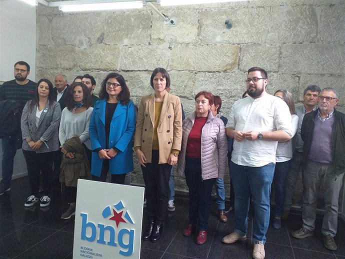 La portavoz nacional del BNG, Ana Pontón, con candidatos a las Cortes por la provincia de Pontevedra.