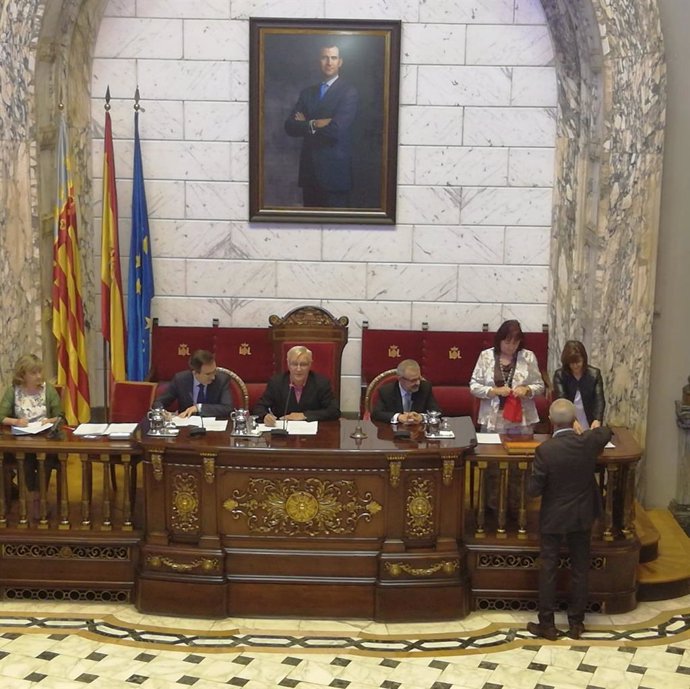 Imagen del pleno celebrado este martes en el Ayuntamiento de Valncia para elegir a los componentes de las mesas electorales para las elecciones del 10N.