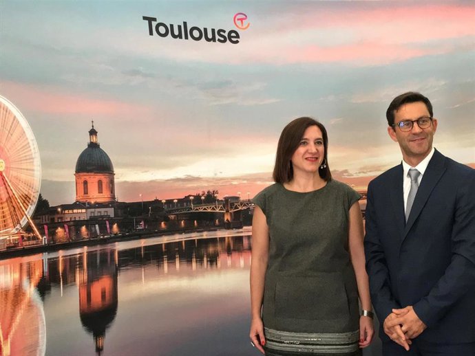 La vicealcldesa y el director adjunto de Turismo de toulouse, Adrian Harmel