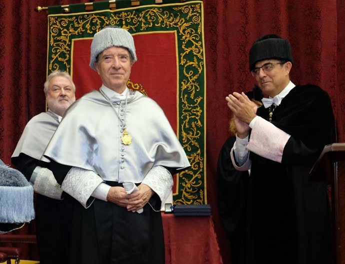 Iñaki Gabilondo es investido Doctor Honoris Causa por la Universidad de Sevilla.