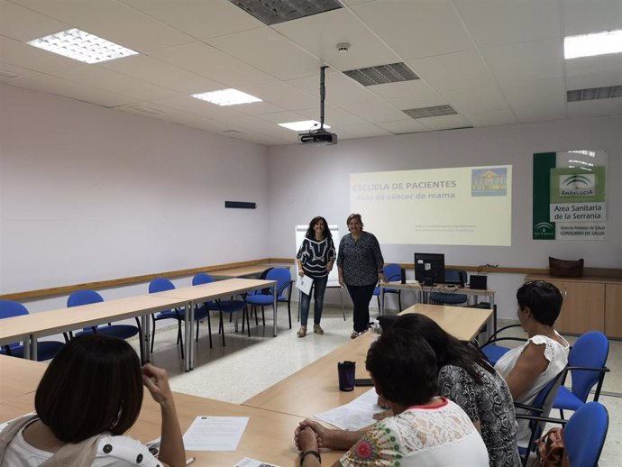 Nuevo taller del Aula de Cáncer de Mama de la Escuela de Pacientes para Ronda y la comarca