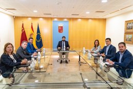 Reunión de los alcaldes del Mar Menor con López Mi