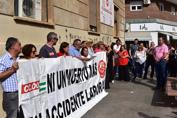 UGT y CCOO se concentración por accidente laboral