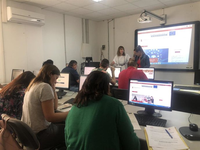 La Diputación pone en marcha sesiones informativas sobre la Administración Electrónica para entidades sociales de Álora