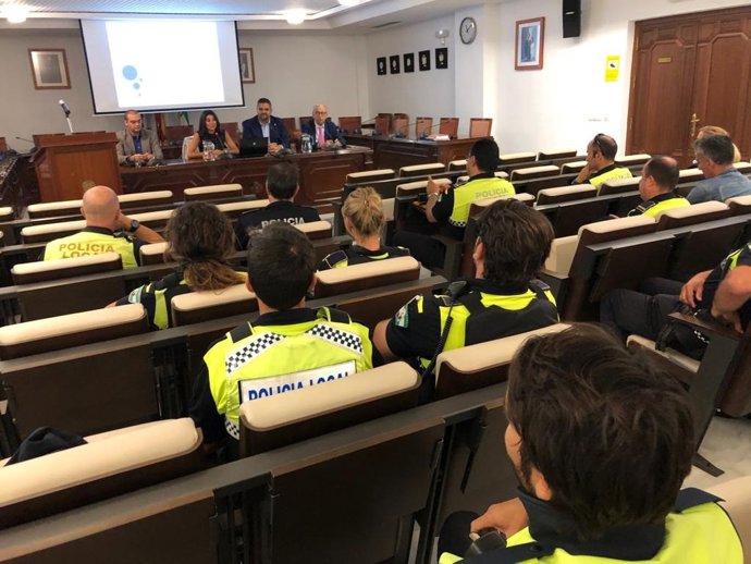 Curso formativo para que policías locales de Mijas detecten a guías turísticos clandestinos