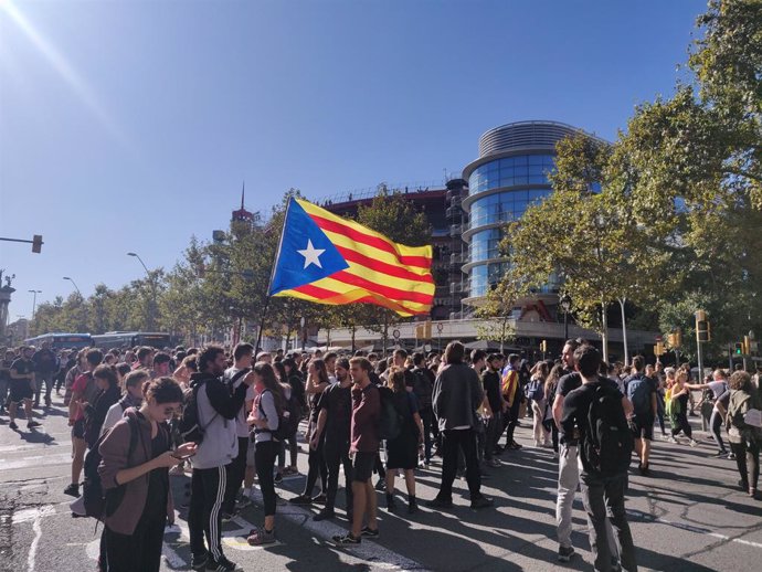 Manifestants a la plaa Espanya contra la sentncia de l'1-O