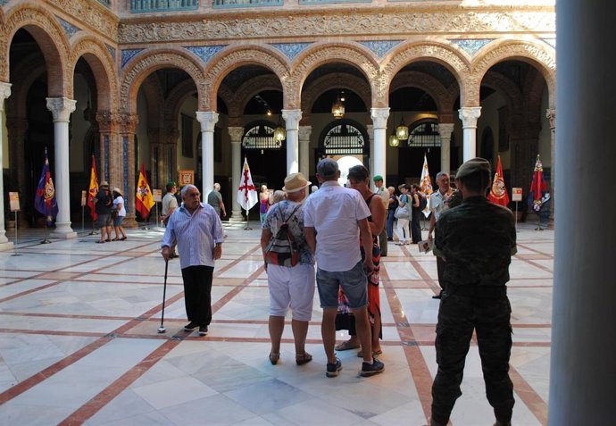 Jormada de puertas abiertas en Capitanía General de Sevilla donde se mostró varias exposiciones con motivo del día de la Fiesta Nacional