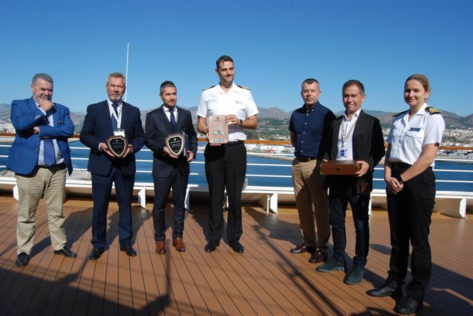 Acto protocolario a bordo del Seabourn Ovation