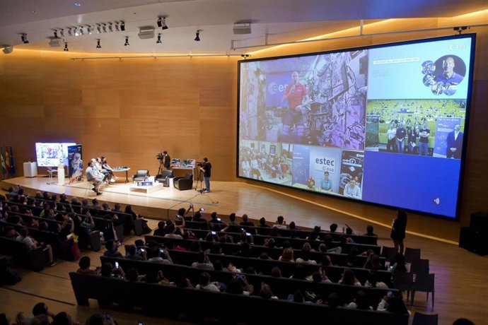 Conexión con Luca Parmitano en la EEI