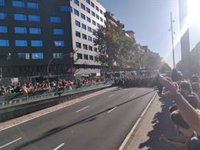 Manifestants mantenen el tall en la Gran Via i avancen cap al centre de Barcelona
