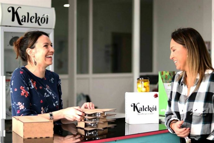 Beatriz Pino (Ciudadanos) visita la empresa Kalekoi.