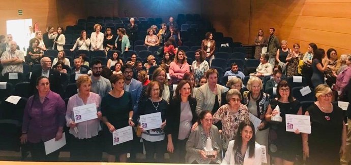 El Centro Provincial del Instituto Andaluz de la Mujer (IAM) en Málaga ha reconocido esta mañana a 15 mujeres de la provincia por el papel fundamental que desempeñan en el medio rural.
