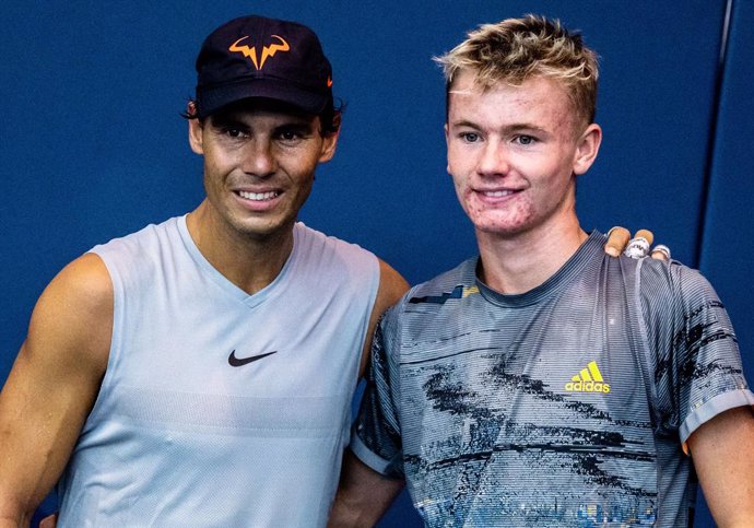 Tenis.- Rafa Nadal celebra el regreso a las pistas del británico Barney Fitzpatr