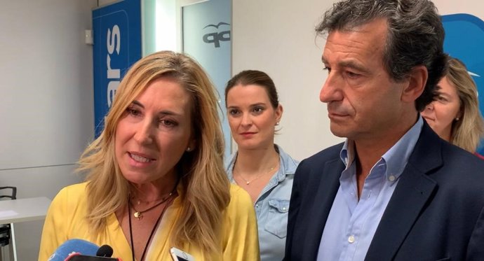 La vicesecretaria de la Organización del PP nacional, Ana Beltrán, junto al presidente del PP balear, Biel Company.