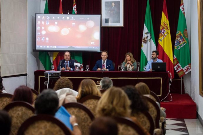 Mesa contra el cáncer de mama en la Diputación de Cádiz
