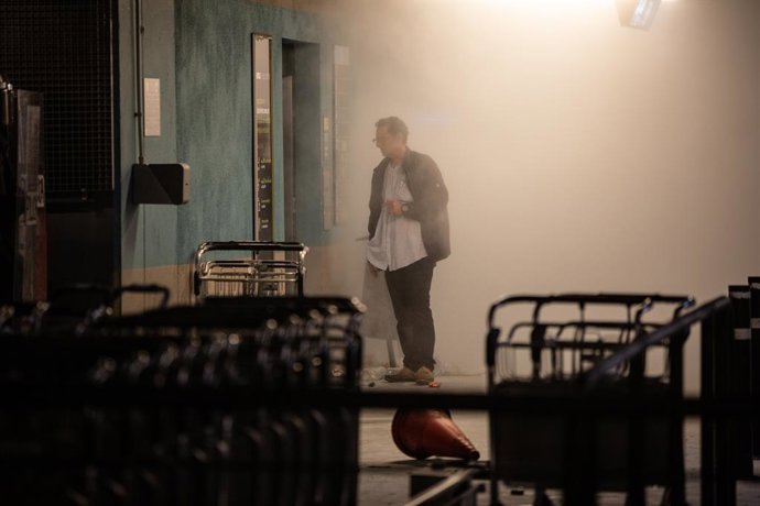 Una persona en el Aeropuerto de Barcelona-El Prat, donde se ha producido una protesta por la sentencia del Tribunal Supremo sobre el juicio del procés, en Barcelona (España), a 14 de octubre de 2019.