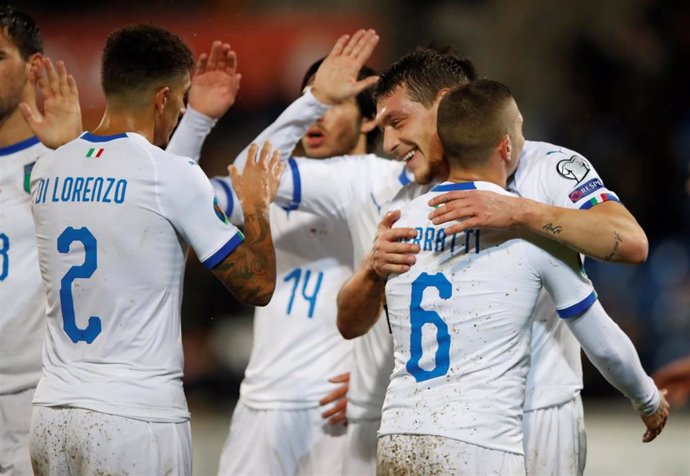 Jugadores de Italia celebran un gol ante Liechtenstein