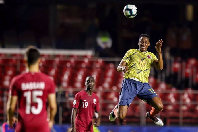 Yerry Mina en un partido con la selección de Colombia