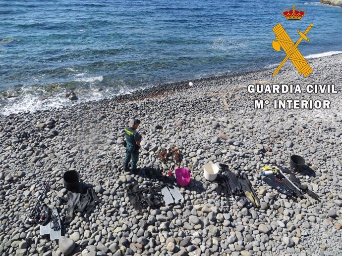Guardia Civil interviene ante la pesca ilegal en el Parque Natural de Cabo de Gata (Almería)