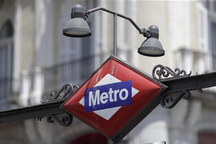 Imagen de recurso de un cartel del Metro de Madrid.