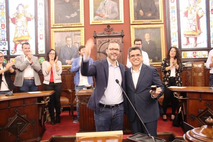 Daniel Oliveira toma posesión como regidor del PSIB en el Ayuntamiento de Palma