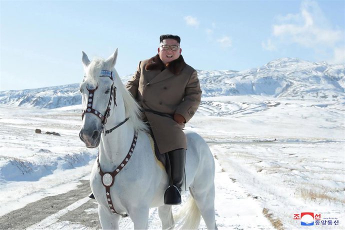Kim Jong Un a lomos de un caballo en el monte Paektu