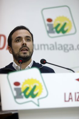 El coordinador general de IU, Alberto Garzón, durante la rueda de prensa en la sede provincial de IU, en Málaga (España),  a 8 de octubre del 2019