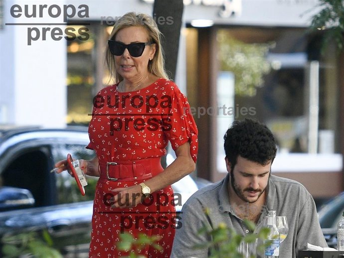 Ana Obregón y su hijo Álex Lequio disfrutando de la mañana en una terraza