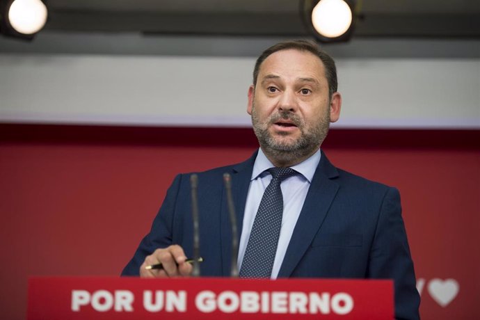 El secretario de organización del PSOE y ministro de Fomento en funciones, Jose Luis Ábalos, en rueda de prensa en la sede nacional del partido.