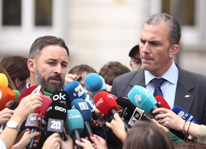 (E-D) El president de VOX, Santiago Abascal i el secretari general de Vox, Javier Ortega Smith, en roda de premsa després de conixer-se la sentncia del Tribunal Suprem sobre el judici del procés, Madrid (Espanya), 14 d'octubre del 2019.