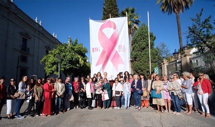 Participantes del primer encuentro de pacientes de cáncer de mama en la US