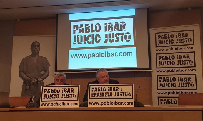 A la izquierda, el padre de Pablo Ibar, Cándido Ibar, y a la derecha, Andrés Krakenberger, portavoz de la Asociación 'Pablo Ibar juicio justo'.