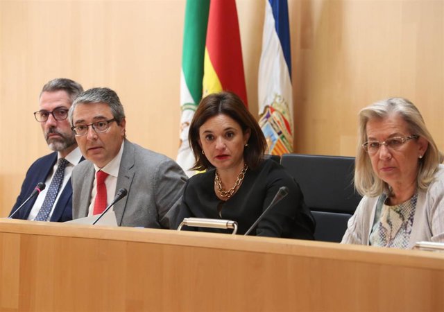 El vicepresidente primero de la Diputación, Juan Carlos Maldonado; el presidente, Francisco Salado, y las vicepresidentes segunda y tercera, Margarita del Cid y Kika Caracuel.