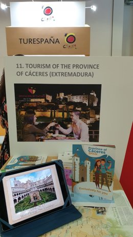 Cáceres se promociona en Singapur