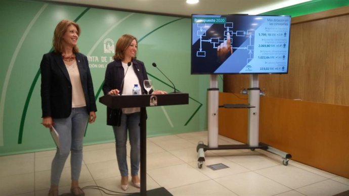 La delegada territorial de Fomento, Infraestructuras, Ordenación del Territorio, Cultura y Patrimonio Histórico, Carmen Casero, y la delegada del Gobierno andaluz en Málaga, Patricia Navarro, en rueda de prensa.