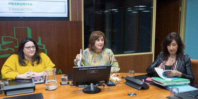 La consejera de Educación, Cristina Uriarte, ha presentado este miércoles en la Comisión de Educación del Parlamento Vasco el plan de Infraestructuras Educativas del Departamento de Educación del Gobierno Vasco que contempla cerca de 250 actuaciones a a