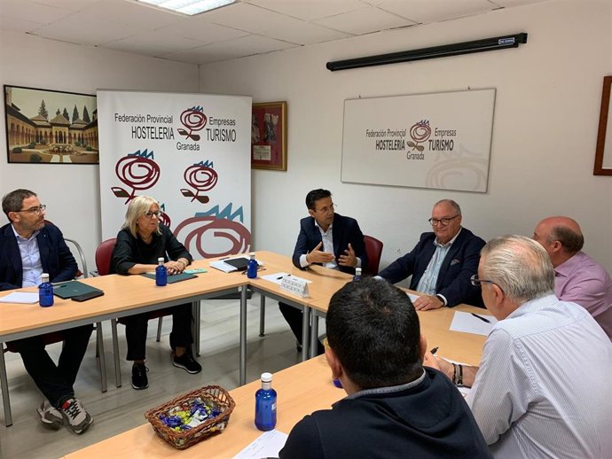 El Grupo Municipal Socialista se reúne con la Federación de Hostelería y Turismo