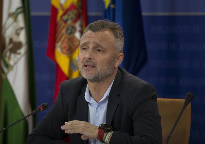 Rueda de prensa del portavoz parlamentario del PSOE-A, José Fiscal. En la sala de prensa del Parlamento.   En Sevilla, (Andalucía, España) a 16 de octubre de 2019.