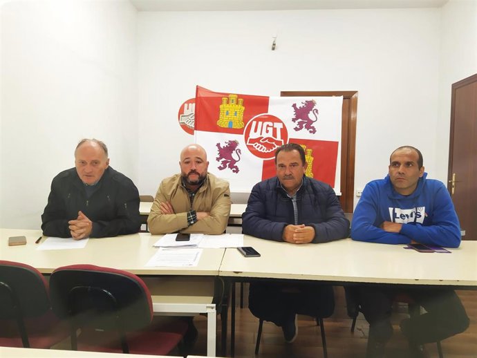 (De Izquierda A Derecha: Temprano, Lorenzo, Fierro Y Un Miembro De La Sección Sindical De UGT FICA En Gullón Durante La Rueda De Prensa.