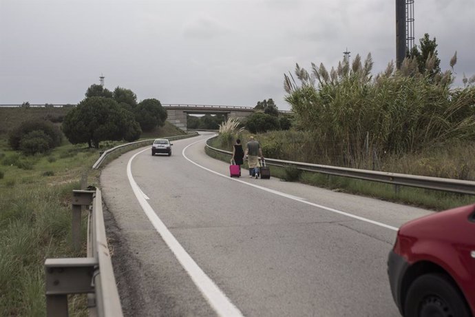 Un pasajero francés muere tras un infarto en el aeropuerto de Barcelona tras caminar cuatro kilómetros