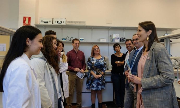 La delegada de Educación, Mercedes García Paine, en el IES Universidad Laboral de Málaga