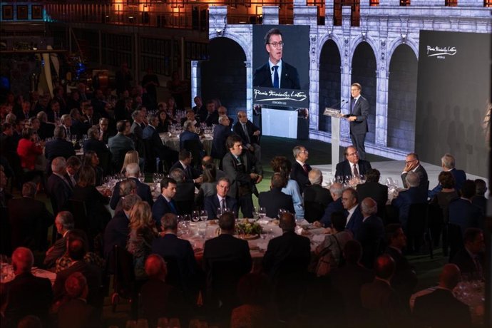 El presidente de la Xunta, Alberto Núñez Feijóo, en la entrega del LXI Premio Fernández Latorre