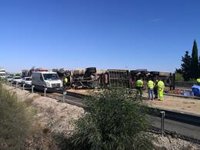 Retenciones de hasta 14 km por el vuelco de un camión en la A-7 en Murcia