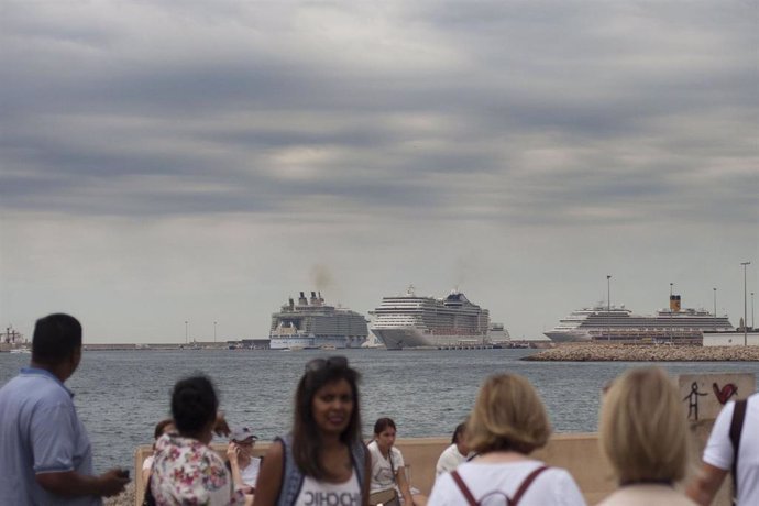 Cruceros amarrados en el puerto de Palma de Mallorca.