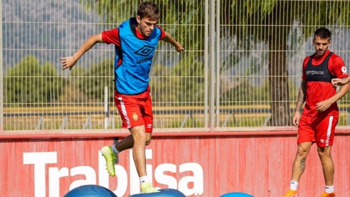 Aleix Febas entrenando con el RCD Mallorca