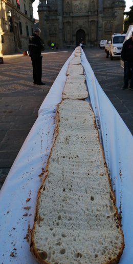 Jaén.- Úbeda celebra el Día del Pan con una tostada gigante de 100 metros regada
