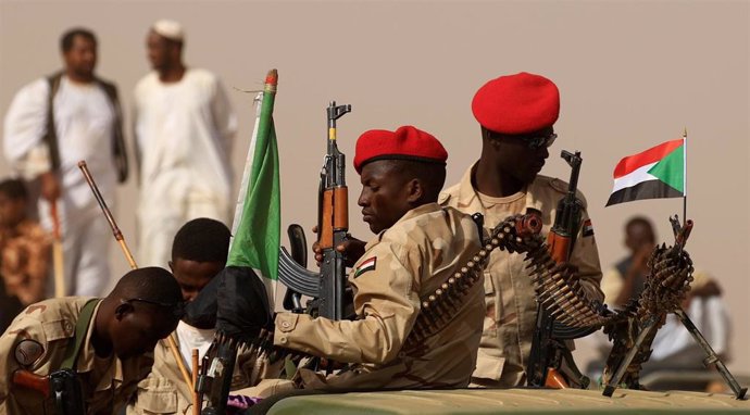 Miembros del grupo paramilitar Fuerza de Apoyo Rápido (RSF) de Sudán