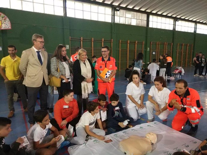 Unos 1.200 jóvenes se forman en técnicas de reanimación con motivo del Día Europeo de Concienciación ante la Parada Cardiaca.