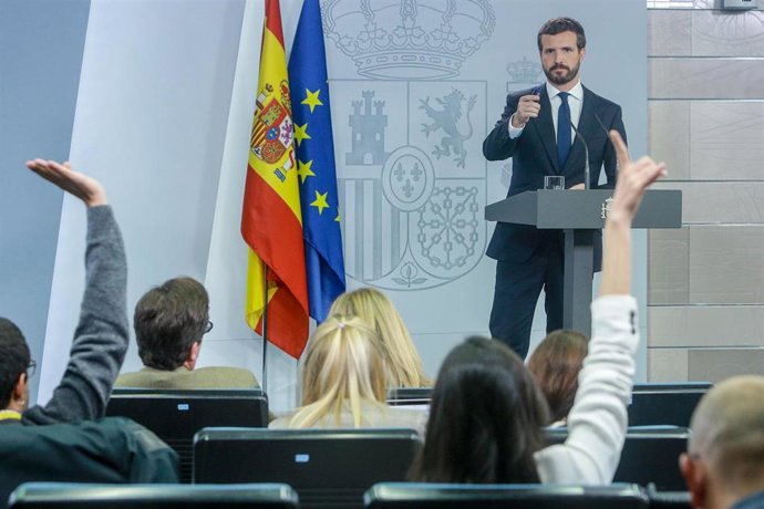 El presidente del PP, Pablo Casado en rueda de prensa en La Moncloa tras su reunión con el presidente del Gobierno en funciones, Pedro Sánchez, para analizar la situación en Cataluña tras la sentencia del juicio del 'procés', en Madrid (España), a 16 de