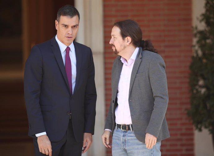 (I-D) El president del Govern central en funcions, Pedro Sánchez i el secretari general de Podem, Pablo Iglesias.